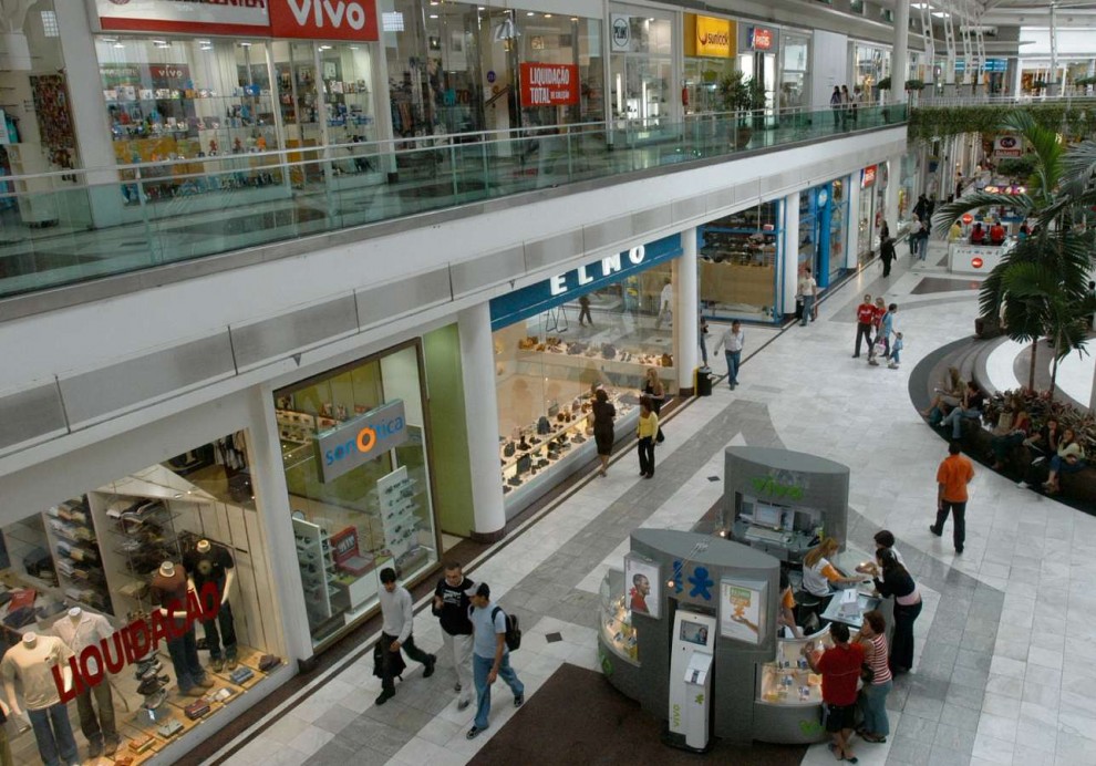 Um Shopping Center Que Possui Cerca De 250 Lojas