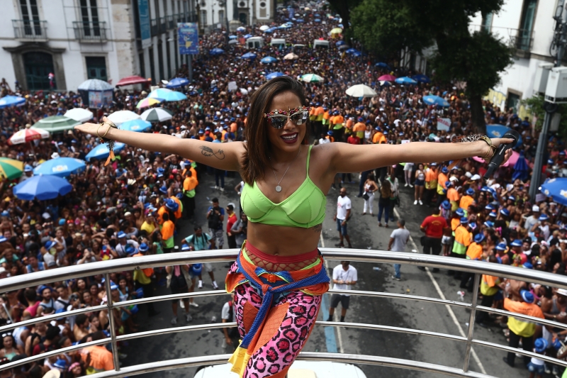 Bloco Da Anitta Arrasta Multidão Para As Ruas Do Centro Do Rio A Gazeta