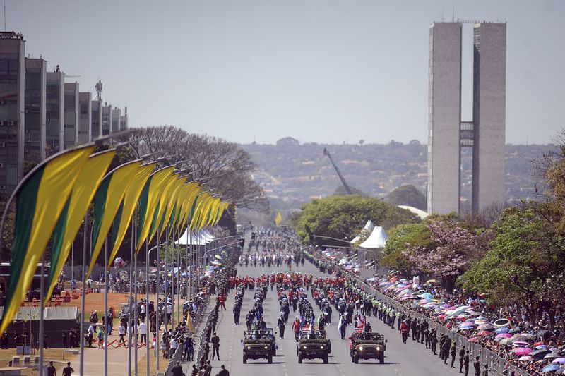 Veja imagens do desfile de Sete de Setembro em Brasília A Gazeta