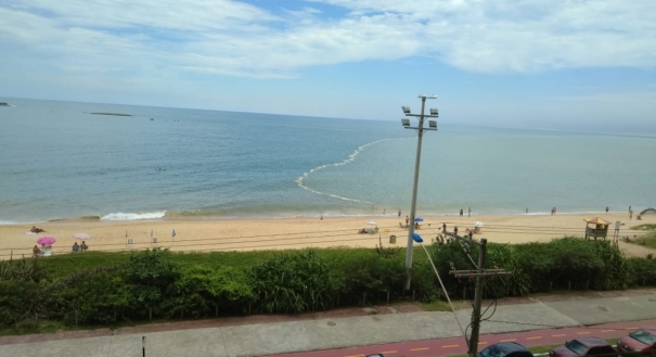Internauta registra mancha na praia de Itaparica, Vila Velha